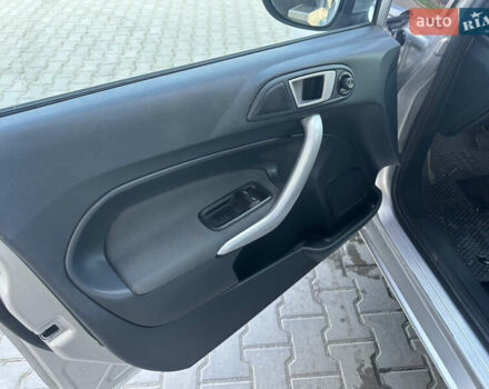 Серый Форд Фиеста, объемом двигателя 1.4 л и пробегом 125 тыс. км за 6999 $, фото 33 на Automoto.ua