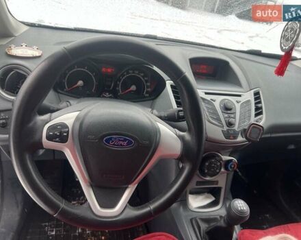 Серый Форд Фиеста, объемом двигателя 1.25 л и пробегом 201 тыс. км за 5200 $, фото 7 на Automoto.ua