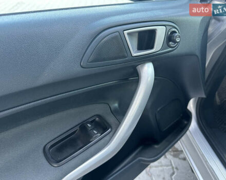 Серый Форд Фиеста, объемом двигателя 1.4 л и пробегом 125 тыс. км за 6999 $, фото 31 на Automoto.ua