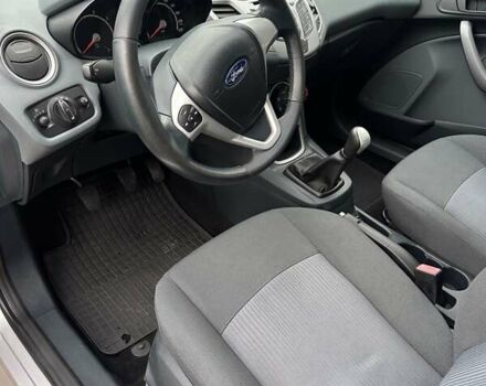 Серый Форд Фиеста, объемом двигателя 1.25 л и пробегом 149 тыс. км за 5300 $, фото 4 на Automoto.ua