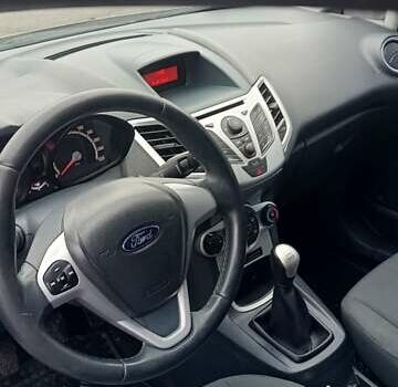 Серый Форд Фиеста, объемом двигателя 1.24 л и пробегом 110 тыс. км за 6300 $, фото 5 на Automoto.ua