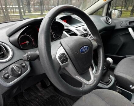 Сірий Форд Фієста, об'ємом двигуна 1.2 л та пробігом 239 тис. км за 5990 $, фото 23 на Automoto.ua