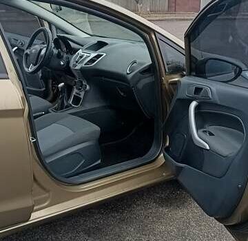 Серый Форд Фиеста, объемом двигателя 1.24 л и пробегом 110 тыс. км за 6300 $, фото 3 на Automoto.ua