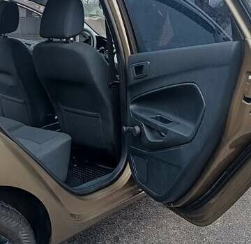 Серый Форд Фиеста, объемом двигателя 1.24 л и пробегом 110 тыс. км за 6300 $, фото 2 на Automoto.ua