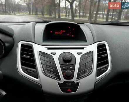 Сірий Форд Фієста, об'ємом двигуна 1.2 л та пробігом 239 тис. км за 5990 $, фото 20 на Automoto.ua