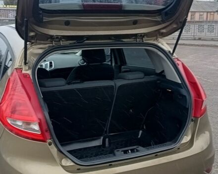 Серый Форд Фиеста, объемом двигателя 1.2 л и пробегом 110 тыс. км за 6300 $, фото 2 на Automoto.ua