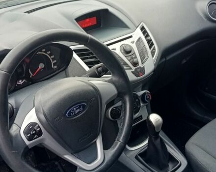 Серый Форд Фиеста, объемом двигателя 1.2 л и пробегом 110 тыс. км за 6300 $, фото 5 на Automoto.ua