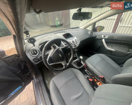 Сірий Форд Фієста, об'ємом двигуна 1.25 л та пробігом 194 тис. км за 5600 $, фото 11 на Automoto.ua