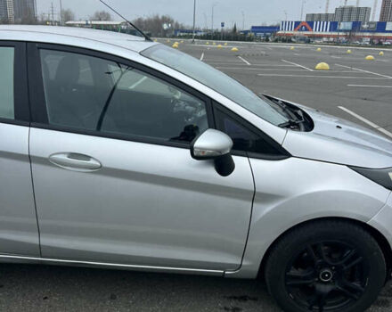 Серый Форд Фиеста, объемом двигателя 1 л и пробегом 228 тыс. км за 6200 $, фото 2 на Automoto.ua