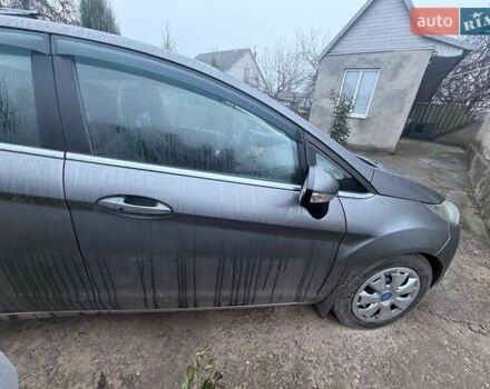 Сірий Форд Фієста, об'ємом двигуна 1.6 л та пробігом 95 тис. км за 8500 $, фото 8 на Automoto.ua