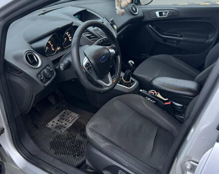 Серый Форд Фиеста, объемом двигателя 1 л и пробегом 228 тыс. км за 6200 $, фото 5 на Automoto.ua