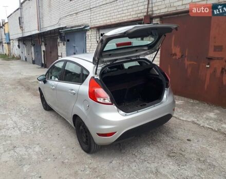 Серый Форд Фиеста, объемом двигателя 1 л и пробегом 75 тыс. км за 6500 $, фото 5 на Automoto.ua