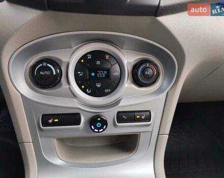 Серый Форд Фиеста, объемом двигателя 1.6 л и пробегом 139 тыс. км за 8500 $, фото 16 на Automoto.ua