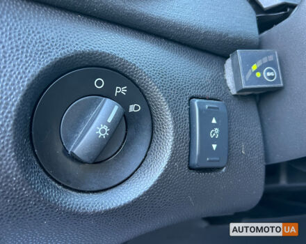 Серый Форд Фиеста, объемом двигателя 1.6 л и пробегом 77 тыс. км за 8500 $, фото 19 на Automoto.ua