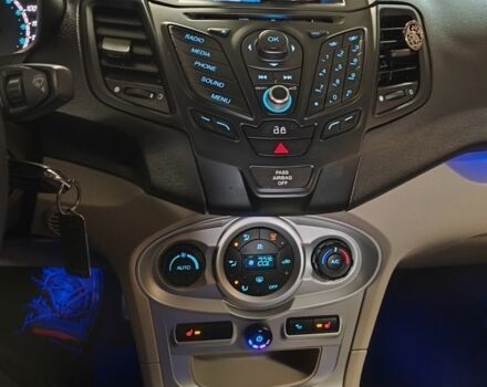 Сірий Форд Фієста, об'ємом двигуна 1.6 л та пробігом 139 тис. км за 8500 $, фото 22 на Automoto.ua