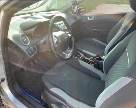 Серый Форд Фиеста, объемом двигателя 1.5 л и пробегом 262 тыс. км за 6000 $, фото 5 на Automoto.ua