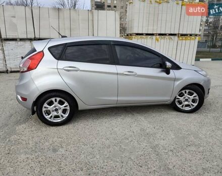 Серый Форд Фиеста, объемом двигателя 1.6 л и пробегом 139 тыс. км за 8500 $, фото 4 на Automoto.ua