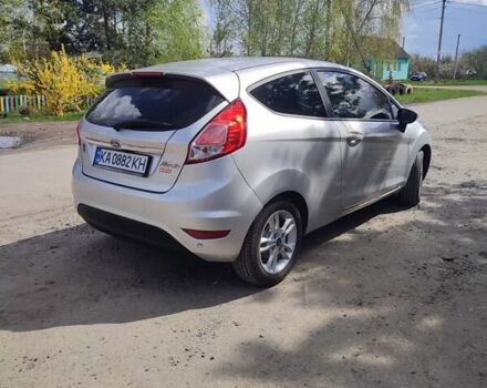 Серый Форд Фиеста, объемом двигателя 1.5 л и пробегом 263 тыс. км за 6500 $, фото 2 на Automoto.ua