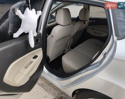 Серый Форд Фиеста, объемом двигателя 1.6 л и пробегом 139 тыс. км за 8500 $, фото 11 на Automoto.ua