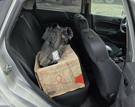 Сірий Форд Фієста, об'ємом двигуна 1.6 л та пробігом 103 тис. км за 6100 $, фото 6 на Automoto.ua