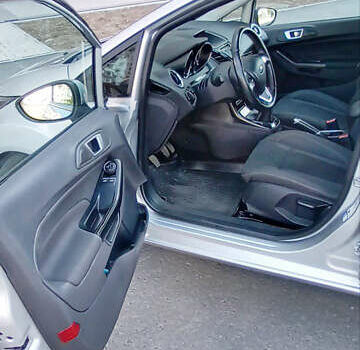 Серый Форд Фиеста, объемом двигателя 1.5 л и пробегом 247 тыс. км за 7500 $, фото 12 на Automoto.ua