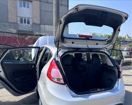 Серый Форд Фиеста, объемом двигателя 1.6 л и пробегом 74 тыс. км за 8000 $, фото 5 на Automoto.ua