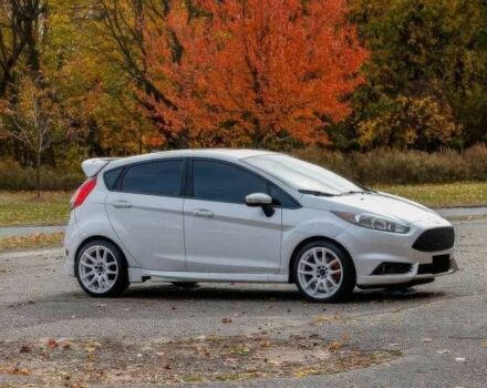 Серый Форд Фиеста, объемом двигателя 1.6 л и пробегом 88 тыс. км за 9000 $, фото 1 на Automoto.ua