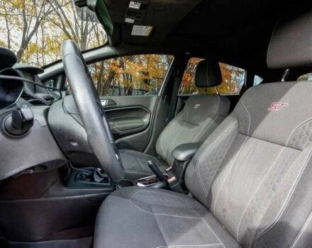 Серый Форд Фиеста, объемом двигателя 1.6 л и пробегом 88 тыс. км за 9000 $, фото 5 на Automoto.ua