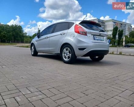 Серый Форд Фиеста, объемом двигателя 1.6 л и пробегом 132 тыс. км за 7300 $, фото 2 на Automoto.ua