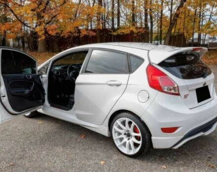 Серый Форд Фиеста, объемом двигателя 1.6 л и пробегом 88 тыс. км за 9000 $, фото 3 на Automoto.ua