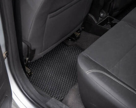 Серый Форд Фиеста, объемом двигателя 1.6 л и пробегом 150 тыс. км за 8400 $, фото 14 на Automoto.ua