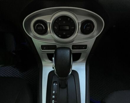 Серый Форд Фиеста, объемом двигателя 0.16 л и пробегом 165 тыс. км за 9200 $, фото 2 на Automoto.ua