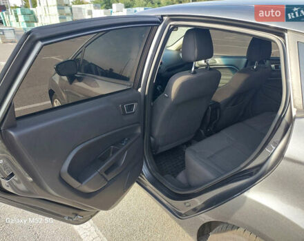 Серый Форд Фиеста, объемом двигателя 1.6 л и пробегом 157 тыс. км за 8500 $, фото 11 на Automoto.ua