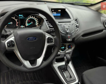 Сірий Форд Фієста, об'ємом двигуна 1.6 л та пробігом 158 тис. км за 8999 $, фото 5 на Automoto.ua