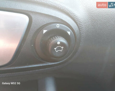 Серый Форд Фиеста, объемом двигателя 1.6 л и пробегом 157 тыс. км за 8500 $, фото 27 на Automoto.ua