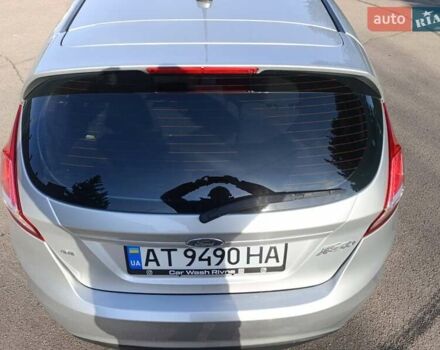 Серый Форд Фиеста, объемом двигателя 1.6 л и пробегом 141 тыс. км за 8400 $, фото 2 на Automoto.ua