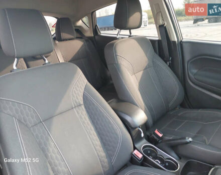 Серый Форд Фиеста, объемом двигателя 1.6 л и пробегом 157 тыс. км за 8500 $, фото 16 на Automoto.ua