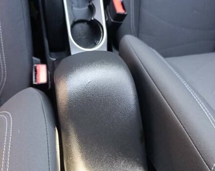 Серый Форд Фиеста, объемом двигателя 1.6 л и пробегом 141 тыс. км за 8400 $, фото 14 на Automoto.ua