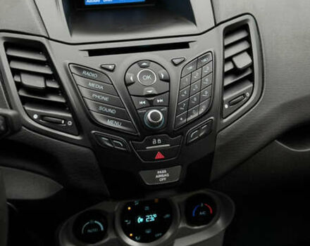 Сірий Форд Фієста, об'ємом двигуна 1.6 л та пробігом 158 тис. км за 8999 $, фото 7 на Automoto.ua