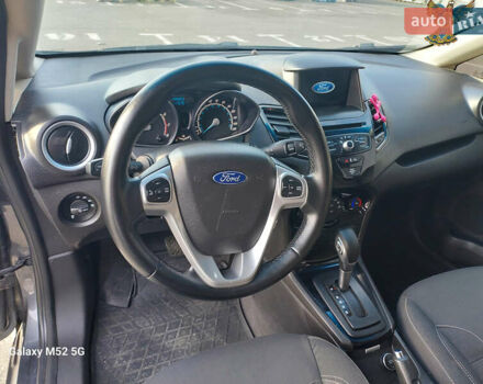 Серый Форд Фиеста, объемом двигателя 1.6 л и пробегом 157 тыс. км за 8500 $, фото 6 на Automoto.ua