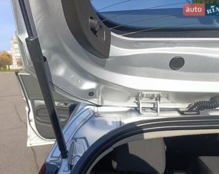 Серый Форд Фиеста, объемом двигателя 1.6 л и пробегом 141 тыс. км за 8400 $, фото 6 на Automoto.ua