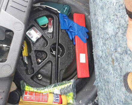 Серый Форд Фиеста, объемом двигателя 1.6 л и пробегом 157 тыс. км за 8500 $, фото 25 на Automoto.ua