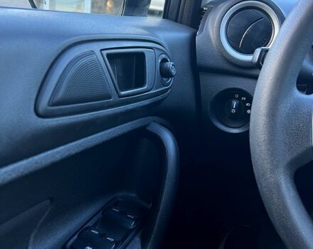 Серый Форд Фиеста, объемом двигателя 1.6 л и пробегом 157 тыс. км за 8900 $, фото 3 на Automoto.ua