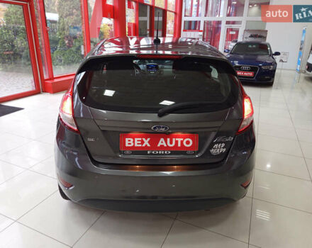 Серый Форд Фиеста, объемом двигателя 1.6 л и пробегом 41 тыс. км за 9200 $, фото 5 на Automoto.ua