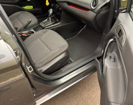 Сірий Форд Фієста, об'ємом двигуна 1.6 л та пробігом 124 тис. км за 9200 $, фото 7 на Automoto.ua