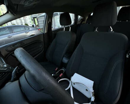 Серый Форд Фиеста, объемом двигателя 1.6 л и пробегом 157 тыс. км за 8900 $, фото 8 на Automoto.ua