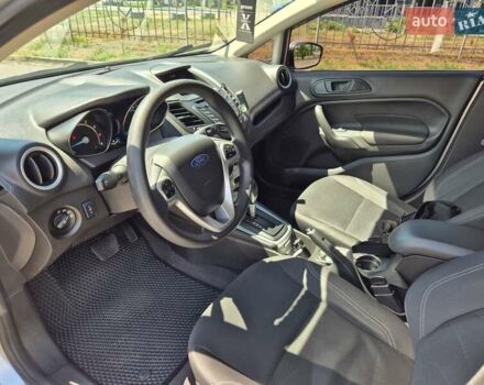 Серый Форд Фиеста, объемом двигателя 1.6 л и пробегом 122 тыс. км за 9900 $, фото 7 на Automoto.ua