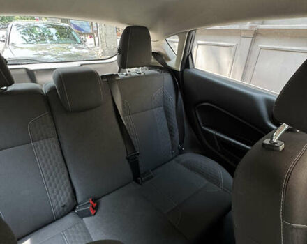 Серый Форд Фиеста, объемом двигателя 1.6 л и пробегом 39 тыс. км за 10000 $, фото 9 на Automoto.ua