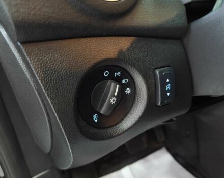 Серый Форд Фиеста, объемом двигателя 1.6 л и пробегом 41 тыс. км за 9200 $, фото 8 на Automoto.ua