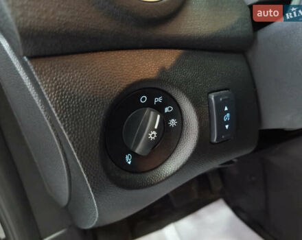 Серый Форд Фиеста, объемом двигателя 1.6 л и пробегом 41 тыс. км за 9200 $, фото 11 на Automoto.ua